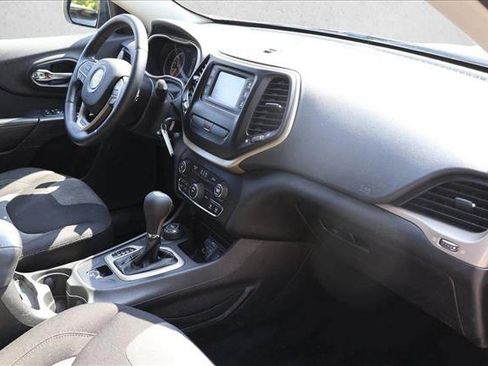 Used 2017 Jeep Cherokee Sport w/ Cold Weather Group AWD/4WD image 26