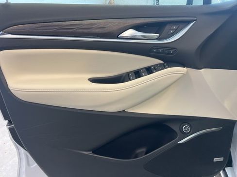 Used 2024 Buick Enclave Avenir w/ Avenir Technology Package image 22