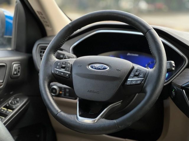 Used 2020 Ford Escape Titanium AWD/4WD image 28
