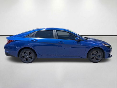 Used 2022 Hyundai Elantra SEL w/ Cargo Package FWD image 3