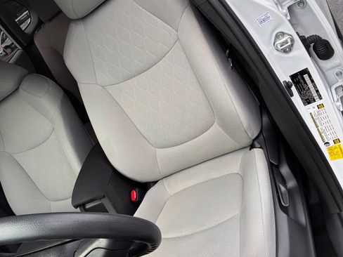 Used 2025 Toyota Corolla Cross L FWD image 18