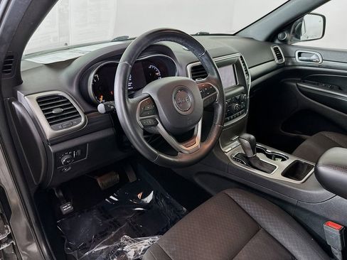 Used 2019 Jeep Grand Cherokee Laredo w/ Security & Convenience Group AWD/4WD image 14