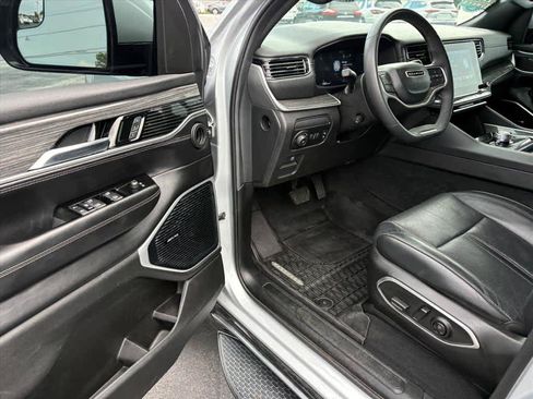 Used 2022 Jeep Wagoneer Series II AWD/4WD image 20