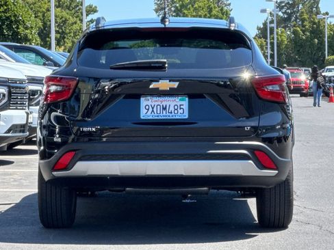 Used 2026 Chevrolet Trax LT w/ Sunroof Package FWD image 6