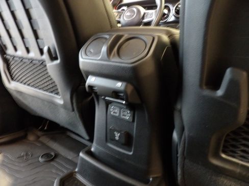 Used 2022 Jeep Wrangler Unlimited Rubicon w/ Trailer Tow Package AWD/4WD image 28