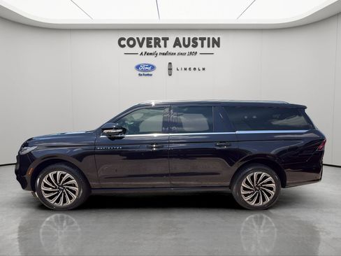 Used 2025 Lincoln Navigator L Black Label AWD/4WD image 3