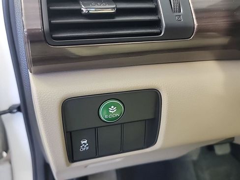 Certified 2017 Honda Accord EX image 35