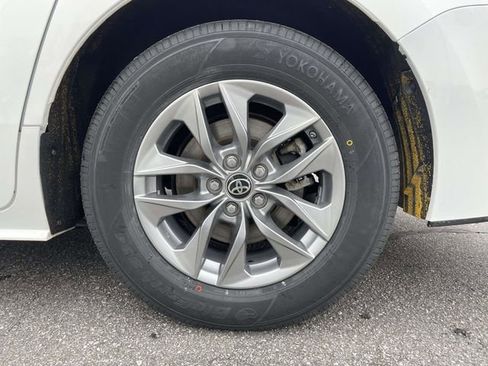 Used 2022 Toyota Sienna LE image 11