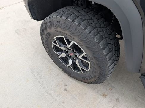 Used 2024 GMC Canyon AT4X image 9