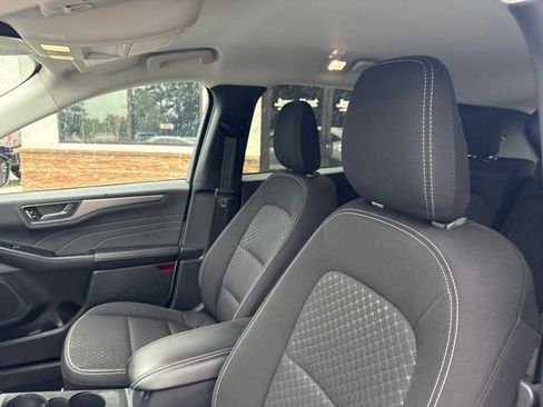 Used 2025 Ford Escape Active AWD/4WD image 3