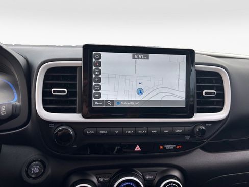Certified 2025 Hyundai Venue Limited image 17