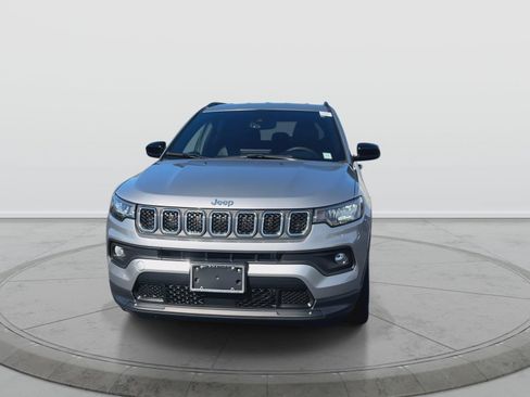 Used 2023 Jeep Compass Latitude AWD/4WD image 3