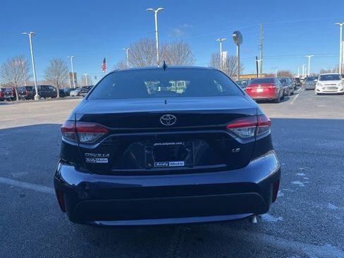 Used 2021 Toyota Corolla LE image 9
