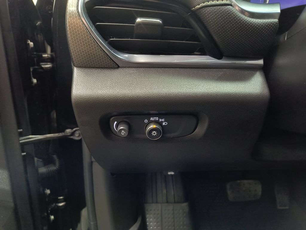Used 2023 Chevrolet Traverse Premier AWD/4WD image 16