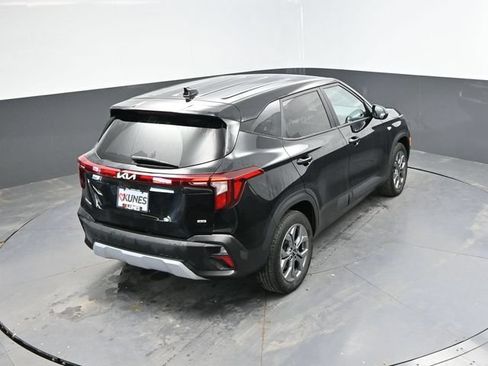 Used 2024 Kia Seltos LX AWD/4WD image 30