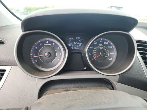 Used 2014 Hyundai Elantra SE FWD image 18