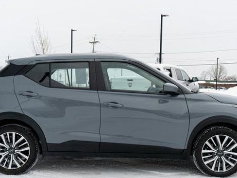 Used 2023 Nissan Kicks SV image 5