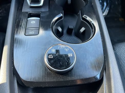 Used 2024 Nissan Rogue SV image 22