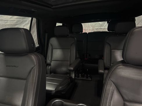Used 2021 GMC Yukon Denali w/ Denali Premium Package AWD/4WD image 31