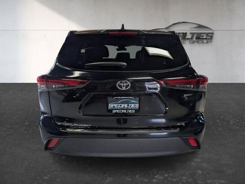 Used 2025 Toyota Highlander XLE AWD/4WD image 9
