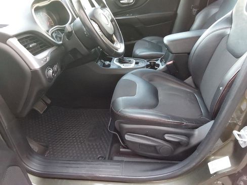 Used 2015 Jeep Cherokee Trailhawk w/ Cold Weather Group image 18