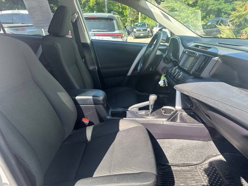 Used 2018 Toyota RAV4 LE AWD/4WD image 21