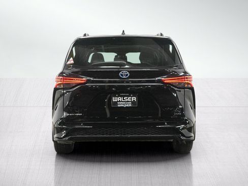 Used 2025 Toyota Sienna XSE AWD/4WD image 5