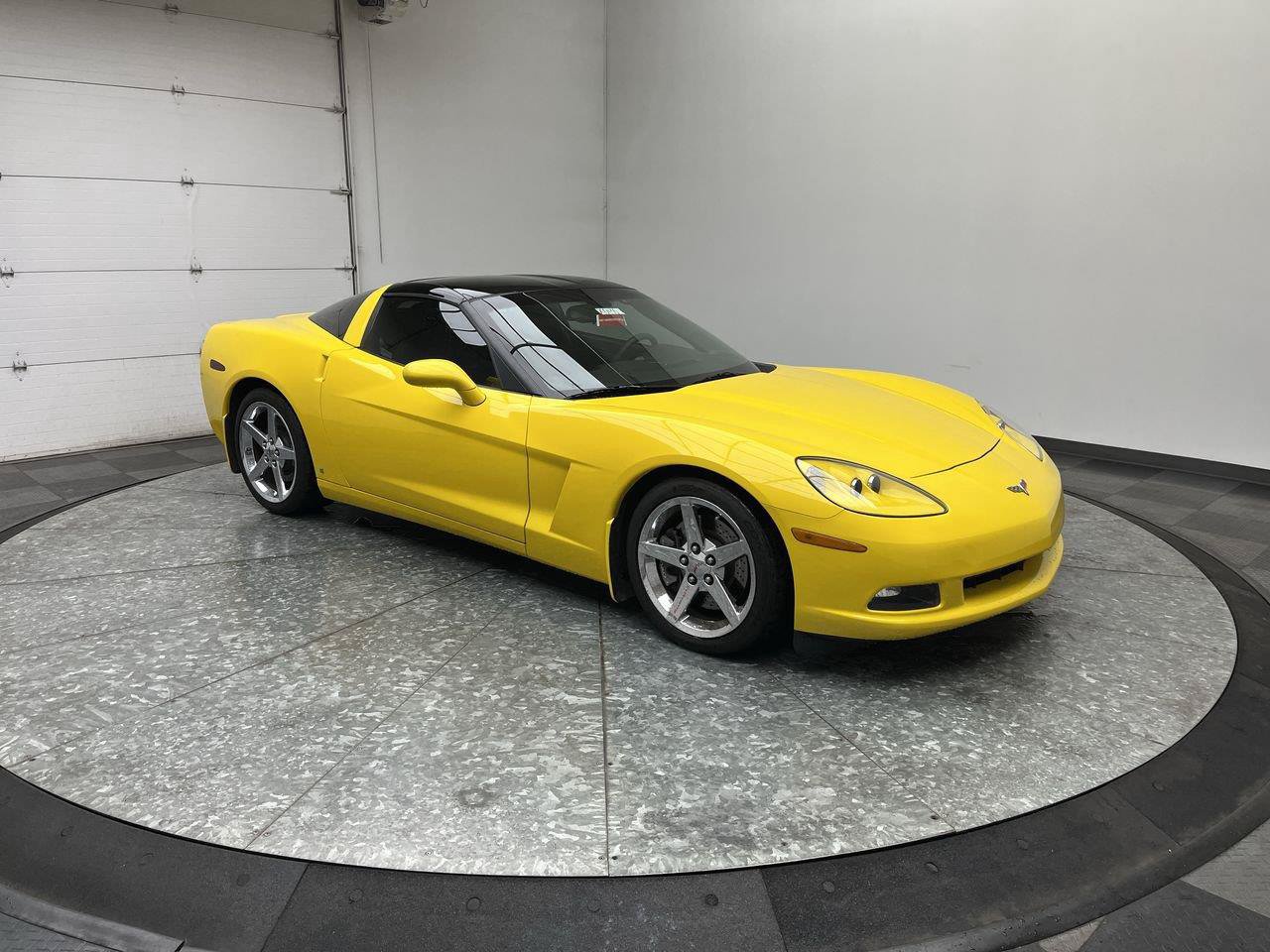 Used 2007 Chevrolet Corvette Coupe w/ Performance Package RWD image 24