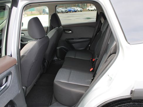 Used 2023 Nissan Rogue SV image 9