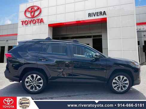 Used 2022 Toyota RAV4 XLE Premium AWD/4WD image 6
