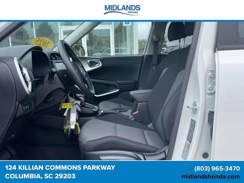 Used 2025 Kia Soul LX w/ LX Technology Package FWD image 11