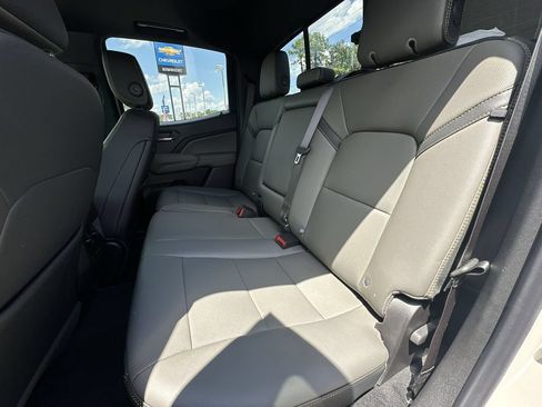 Used 2026 Chevrolet Colorado ZR2 w/ Technology Package AWD/4WD image 18