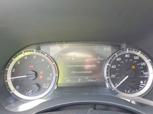 Used 2024 Toyota Highlander XLE image 8