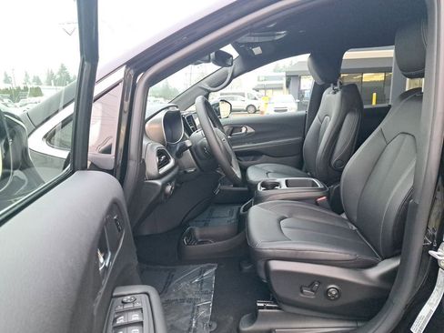 New 2026 Chrysler Pacifica Select image 11
