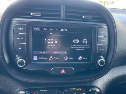 Used 2022 Kia Soul LX w/ Technology Package FWD image 8