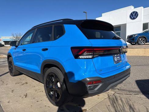 Certified 2025 Volkswagen Taos SE image 4