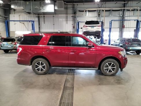 Used 2019 Ford Expedition XLT w/ Equipment Group 202A AWD/4WD image 8