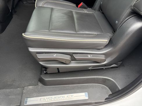 Used 2023 Chevrolet Suburban Premier AWD/4WD image 16