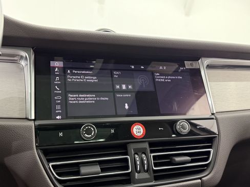 Certified 2023 Porsche Macan image 41