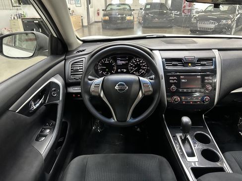Used 2014 Nissan Altima 2.5 S w/ Display Audio Package image 19