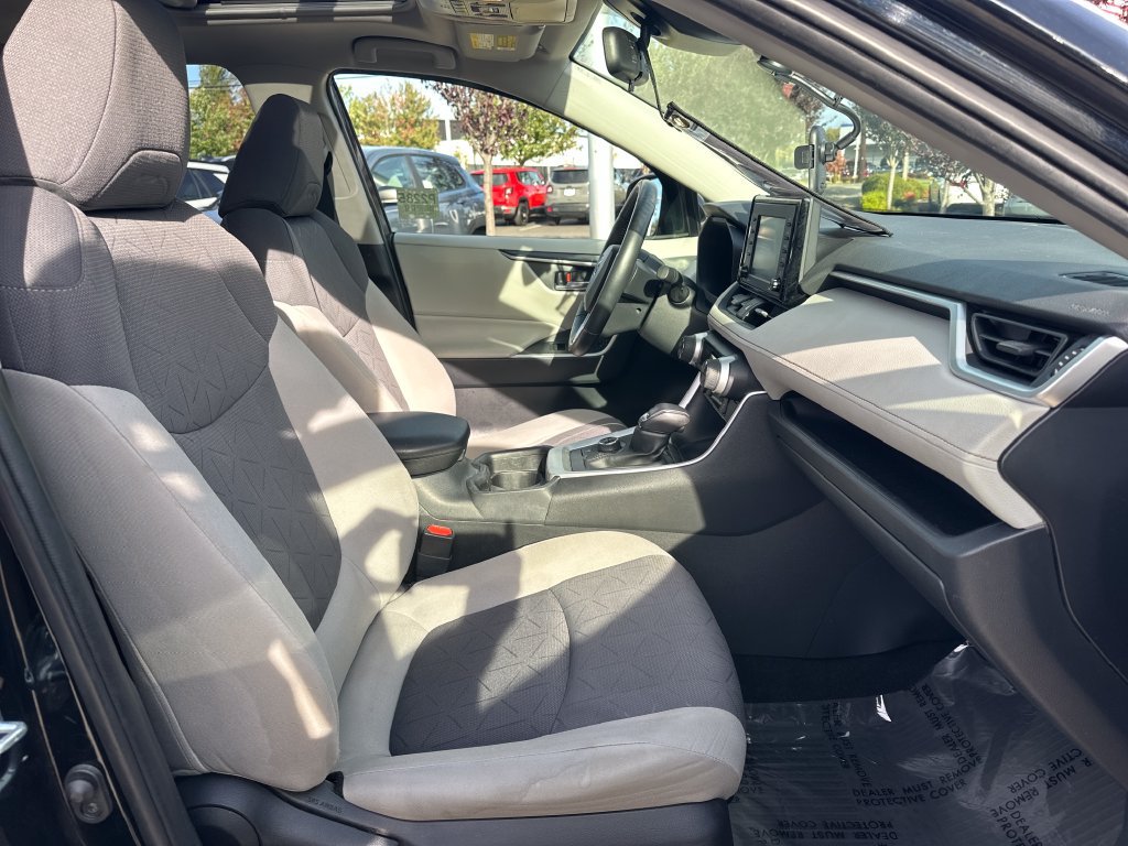 Used 2021 Toyota RAV4 XLE w/ Convenience Package AWD/4WD image 17