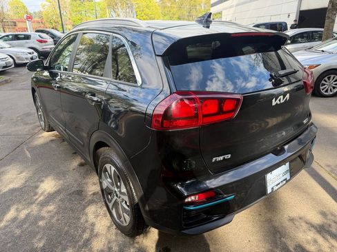Used 2022 Kia Niro EX w/ Cold Weather Package image 6
