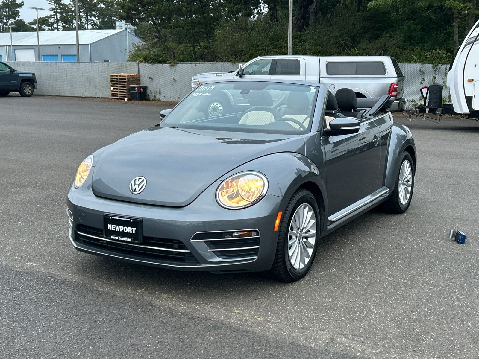 Used 2019 Volkswagen Beetle 2.0T SE FWD image 24