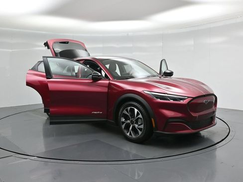 Certified 2025 Ford Mustang Mach-E Select image 32