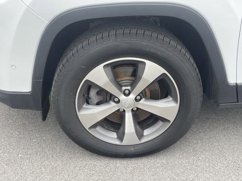 Used 2021 Jeep Cherokee Limited image 11