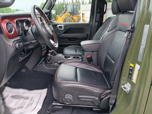 Used 2022 Jeep Wrangler Unlimited Rubicon w/ Cold Weather Group AWD/4WD image 17