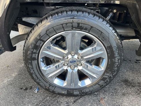 Used 2020 Ford F150 Lariat w/ Equipment Group 502A Luxury image 6