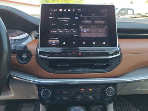 Used 2022 Jeep Compass Limited image 24