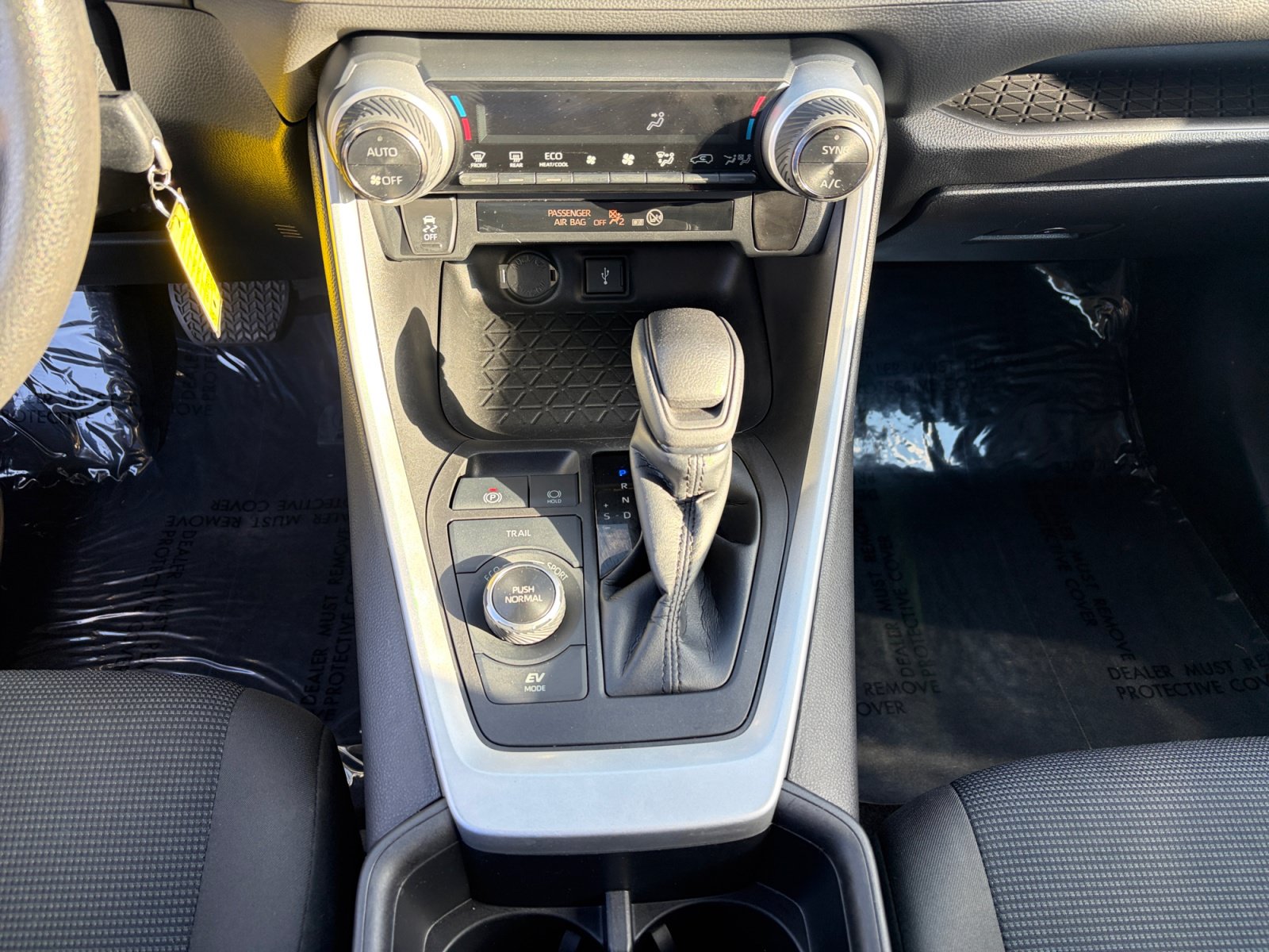 Used 2022 Toyota RAV4 LE AWD/4WD image 22