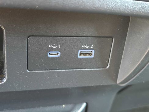 Used 2022 Nissan Titan S image 19